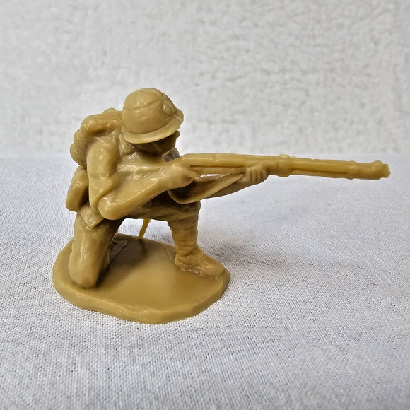 BMC Soldiers Terrain Lot of 40 Tan Green WWII w Fences Terrain from Iwo Jima Set - Picture 11 of 16